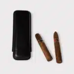 Purera de piel color negro para dos robustos Toro